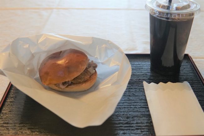 トンだ辛味噌こおりバーガー